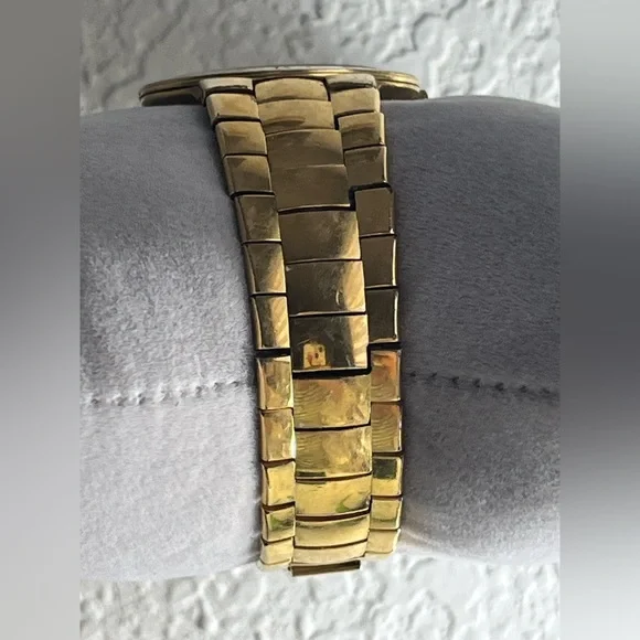 Classic GUCCI 3300 M 18K Gold Plated champagne dial; Men’s watch.